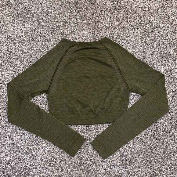 Alphalete Amplify Seamless Longsleeve in Green - Picture 5 of 5